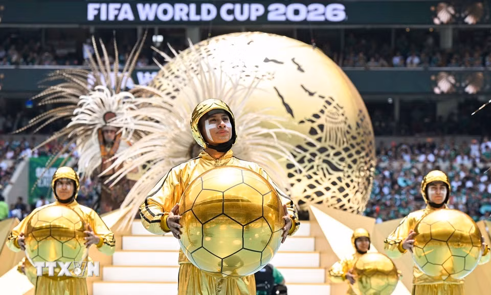 Các nghệ sỹ trình diễn tại Lễ khai mạc FIFA World Cup 2026 ở Mexico City, Mexico ngày 11/6/2026. (Ảnh: THX/TTXVN)