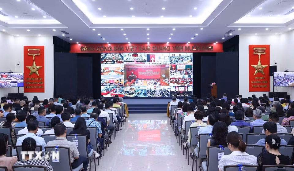 Đảng viên thuộc Đảng bộ Thông tấn xã Việt Nam tham dự Hội nghị trực tuyến tại điểm cầu trụ sở Thông tấn quốc gia (số 5 Lý Thường Kiệt, Hà Nội). (Ảnh: Văn Điệp/TTXVN)