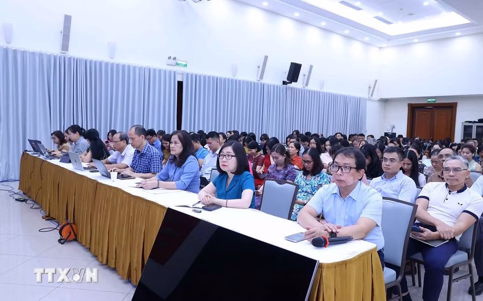 Đảng viên thuộc Đảng bộ Thông tấn xã Việt Nam tham dự Hội nghị trực tuyến tại điểm cầu trụ sở Thông tấn quốc gia (số 5 Lý Thường Kiệt, Hà Nội). (Ảnh: Văn Điệp/TTXVN)
