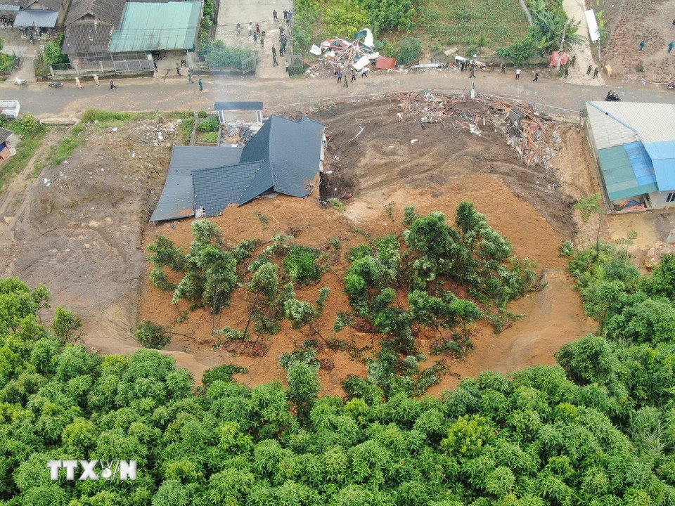 Vụ sạt lở đất khiến hai người thương vong tại xã Xuân Ái, tỉnh Lào Cai. (Ảnh: Tuấn Anh/TTXVN)