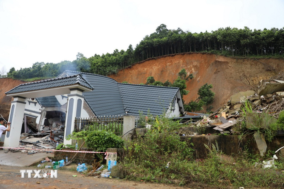 Hiện trường đống đổ nát. (Ảnh: Tuấn Anh/TTXVN)