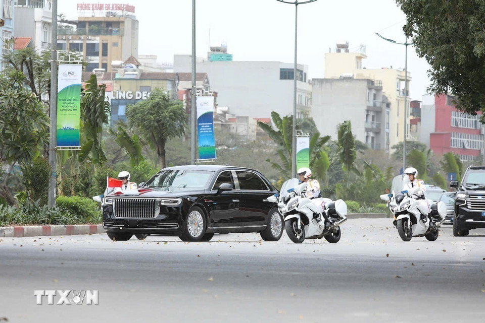 Đoàn xe của Đoàn đại biểu cấp cao Trung Quốc di chuyển từ sân bay quốc tế Nội Bài về trung tâm ﻿Thủ đô Hà Nội. (Ảnh: TTXVN)