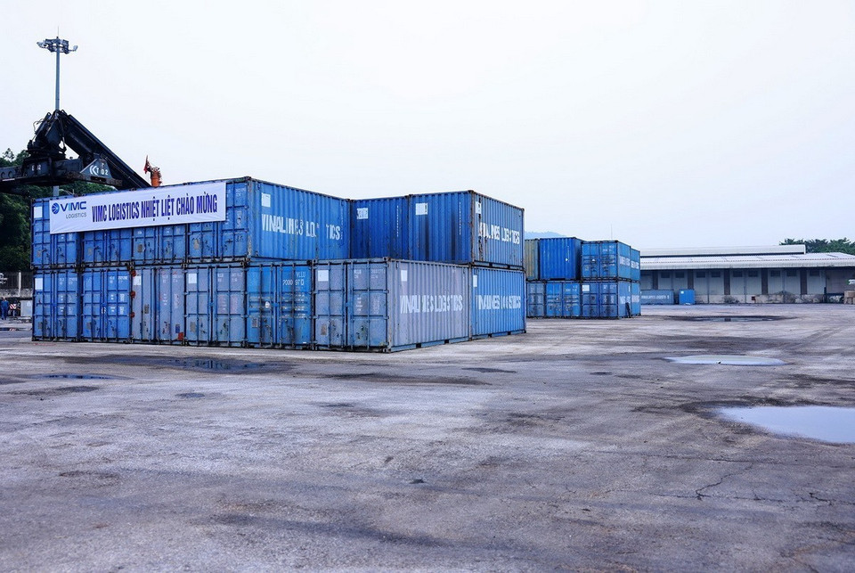 Khu vực cảng hàng hóa Lào Cai. (Ảnh: Dương Giang/TTXVN)