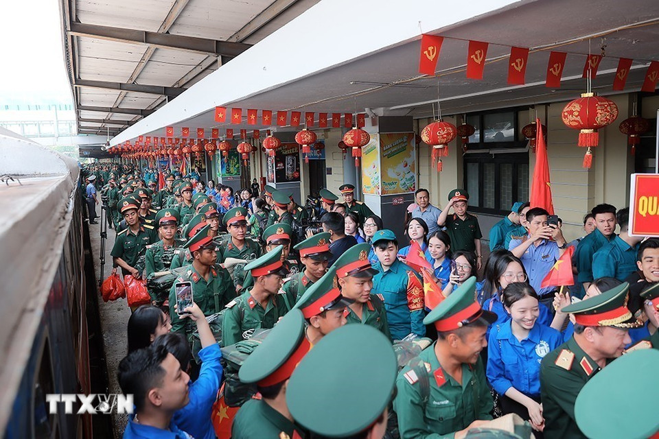 Các lực lượng thứ tự cơ động trong đội hình về các địa điểm tập kết đã quy định chuẩn bị cho những ngày luyện tập. (Ảnh: An Đăng/TTXVN)