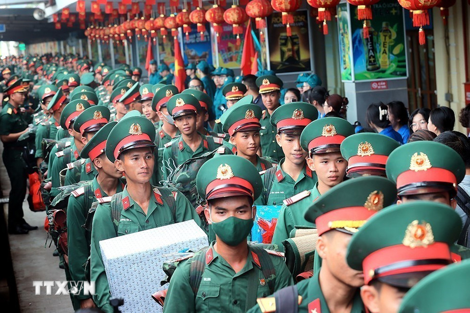 Các lực lượng đã đến ga Hà Nội cơ động theo kế hoạch về nơi tập kết. (Ảnh: An Đăng/TTXVN)