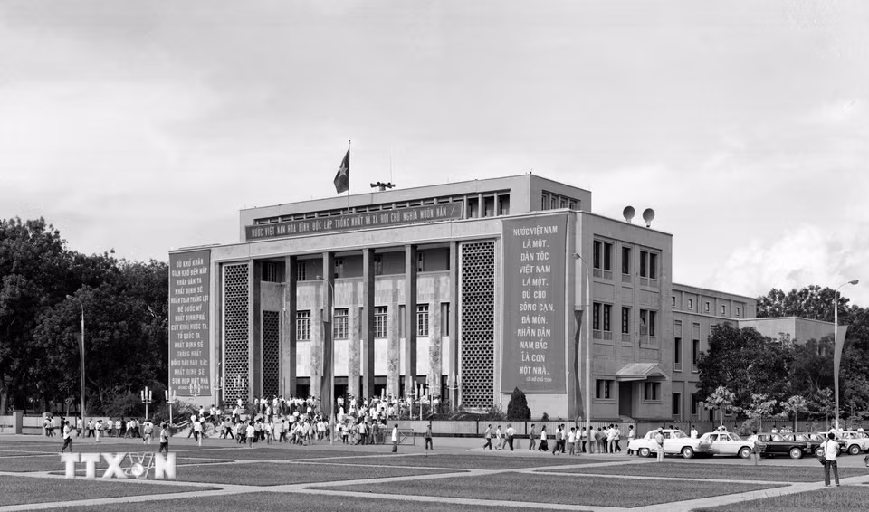 Ngày 25/6/1976, Kỳ họp thứ Nhất, Quốc hội nước Việt Nam thống nhất long trọng khai mạc tại hội trường Ba Đình (Hà Nội). (Ảnh: TTXVN)