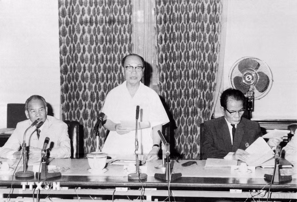 Ngày 21 và 22/2/1976, tại thành phố Sài Gòn-Gia Định, Hội đồng Bầu cử toàn quốc gồm 11 đại biểu miền Bắc và 11 đại biểu miền Nam tổ chức họp Phiên thứ Nhất, bàn về việc bầu cử Quốc hội thống nhất trên cả nước. Trong ảnh: Đồng chí Trường Chính, Chủ tịch Ủy ban Thường vụ Quốc hội, Chủ tịch Hội đồng bầu cử phát biểu tại phiên họp (1976). (Ảnh: TTXVN)