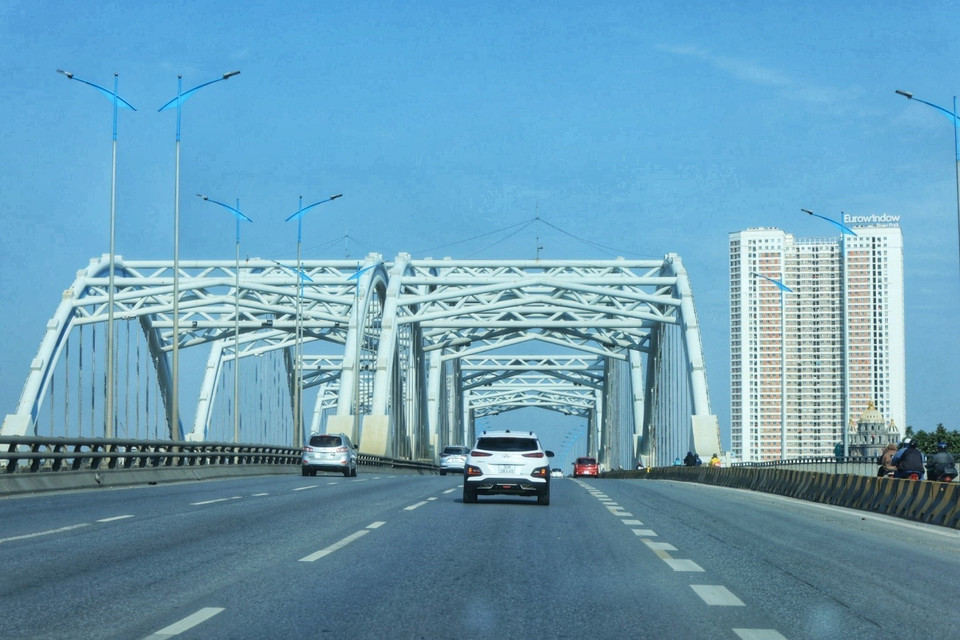 Cầu Đông Trù vắng phương tiện đi lại. (Ảnh: Tuấn Anh/TTXVN)