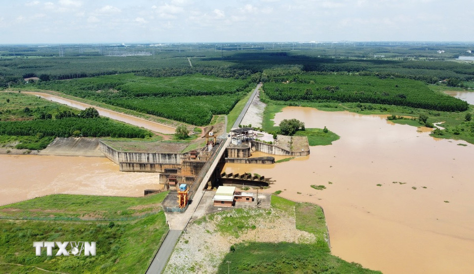 Hồ Phước Hòa có tiềm năng phát triển các khu đô thị sinh thái ven hồ, khu sân golf kết hợp khu đô thị, dịch vụ du lịch, nghỉ dưỡng. (Ảnh: Đậu Tất Thành/TTXVN)