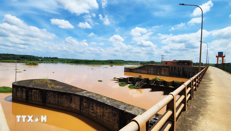 Hồ Phước Hòa có tiềm năng phát triển các khu đô thị sinh thái ven hồ, khu sân golf kết hợp khu đô thị, dịch vụ du lịch, nghỉ dưỡng. (Ảnh: Đậu Tất Thành/TTXVN)