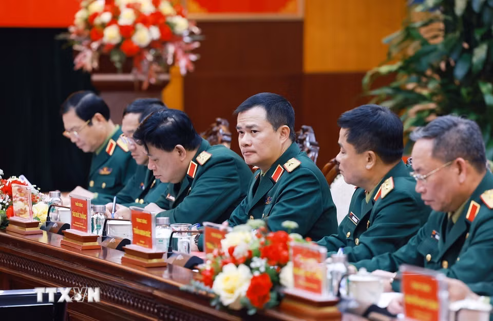 Lãnh đạo Bộ Quốc phòng và Tập đoàn Công nghiệp-Viễn thông Quân đội (Viettel) tham dự buổi làm việc. (Ảnh: Dương Giang/TTXVN)