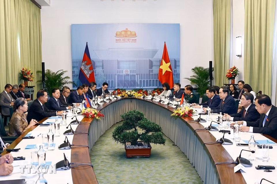 Chủ tịch Quốc hội Trần Thanh Mẫn hội kiến Chủ tịch Đảng Nhân dân Campuchia Hun Sen. (Ảnh: Doãn Tấn/TTXVN)