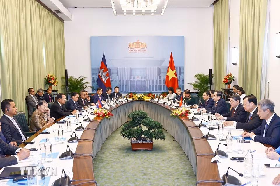 Chủ tịch Quốc hội Trần Thanh Mẫn hội kiến Chủ tịch Đảng Nhân dân Campuchia Hun Sen. (Ảnh: Doãn Tấn/TTXVN)