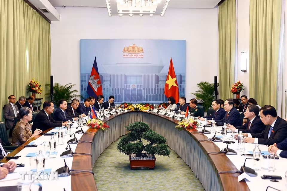 Chủ tịch Quốc hội Trần Thanh Mẫn hội kiến Chủ tịch Đảng Nhân dân Campuchia Hun Sen. (Ảnh: Doãn Tấn/TTXVN)