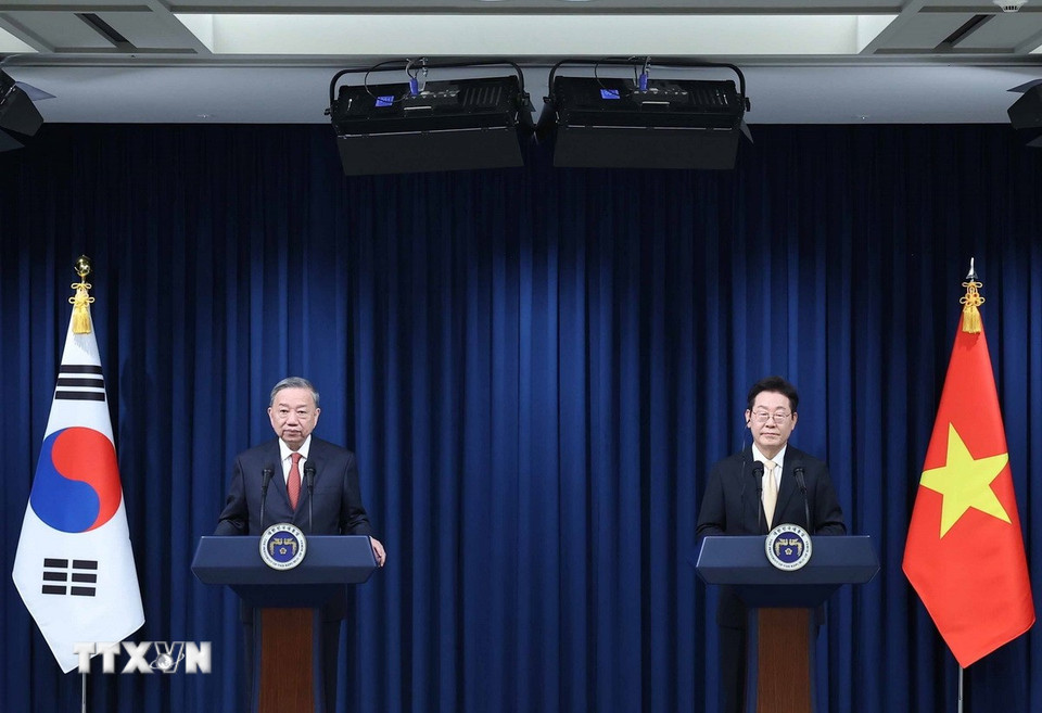 Tổng Bí thư Tô Lâm và Tổng thống Hàn Quốc Lee Jae Myung gặp gỡ báo chí. (Ảnh: Thống Nhất/TTXVN)