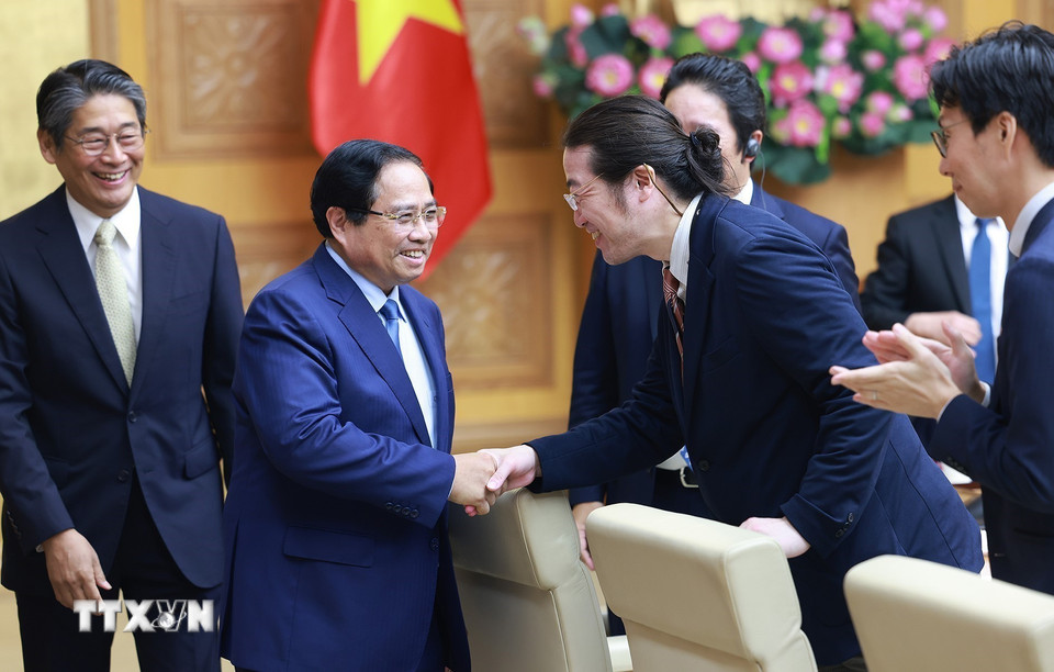 Thủ tướng Phạm Minh Chính với các doanh nghiệp Nhật Bản đang đầu tư tại Việt Nam. (Ảnh: Dương Giang/TTXVN)