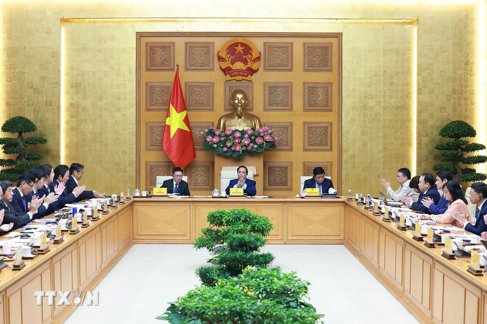 Thủ tướng Phạm Minh Chính với các doanh nghiệp Nhật Bản đang đầu tư tại Việt Nam. (Ảnh: Dương Giang/TTXVN)