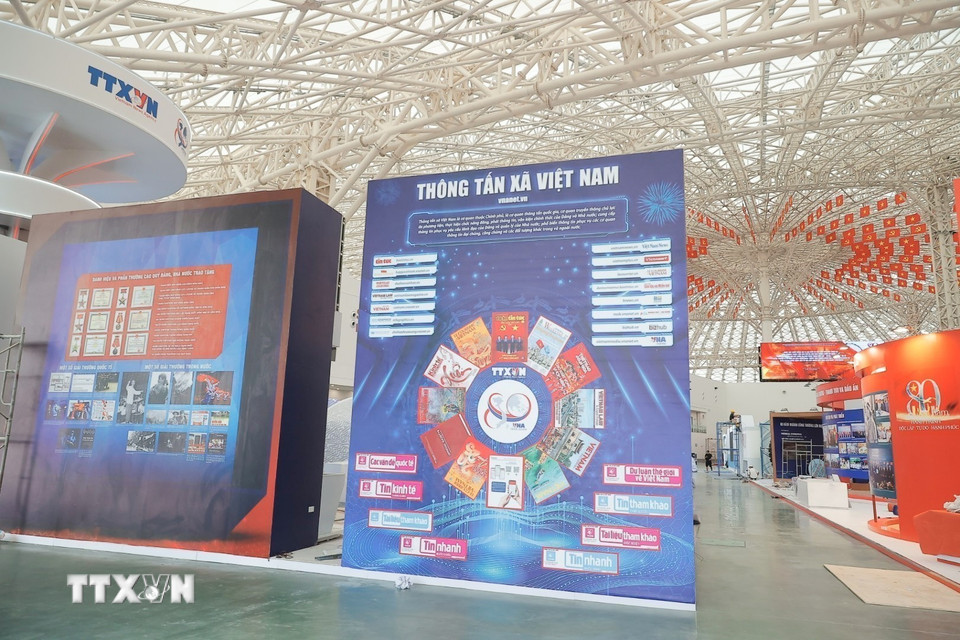 Gian triển lãm của Thông tấn xã Việt Nam được thi công khẩn trương. (Ảnh: Minh Quyết/TTXVN)