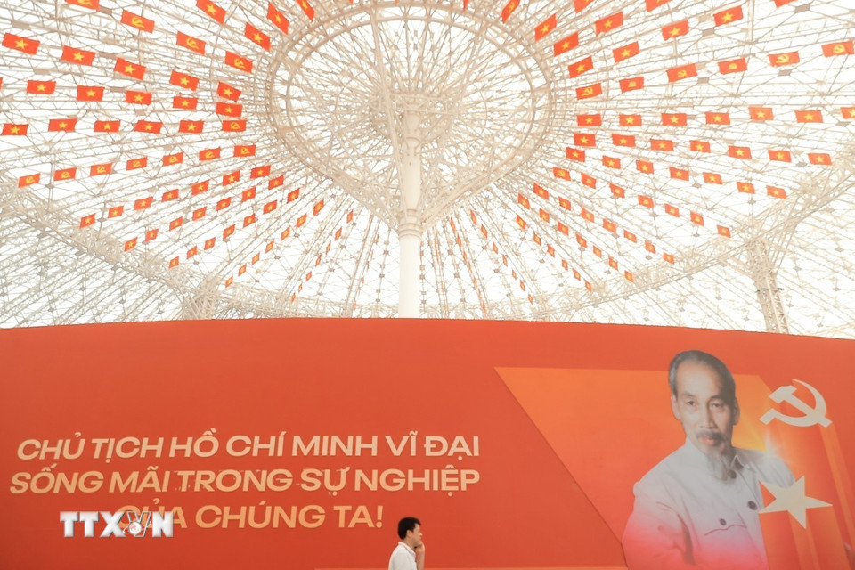 Với không gian rộng, triển lãm gây ấn tượng bằng các logo, biểu tượng có kích thước lớn, hứa hẹn thu hút đông đảo du khách tới tham quan sau khai mạc. (Ảnh: Minh Quyết/TTXVN)