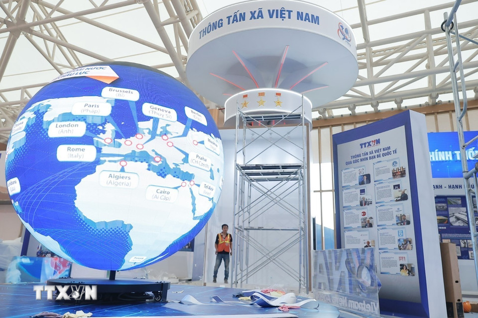 Gian triển lãm của Thông tấn xã Việt Nam được thi công khẩn trương. (Ảnh: Minh Quyết/TTXVN)