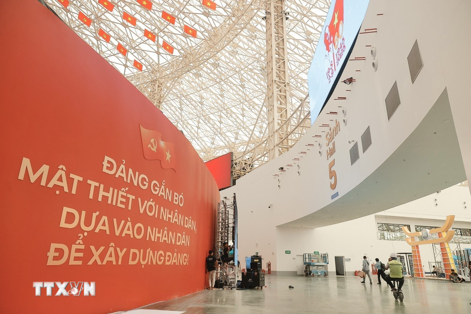 Với không gian rộng, triển lãm gây ấn tượng bằng các logo, biểu tượng có kích thước lớn, hứa hẹn thu hút đông đảo du khách tới tham quan sau khai mạc. (Ảnh: Minh Quyết/TTXVN)