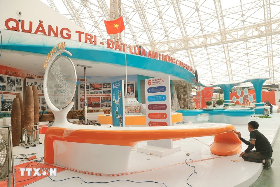 Các hạng mục của khu triển lãm thành tựu tỉnh Quảng Trị đang được gấp rút hoàn thiện. (Ảnh: Minh Quyết/TTXVN)