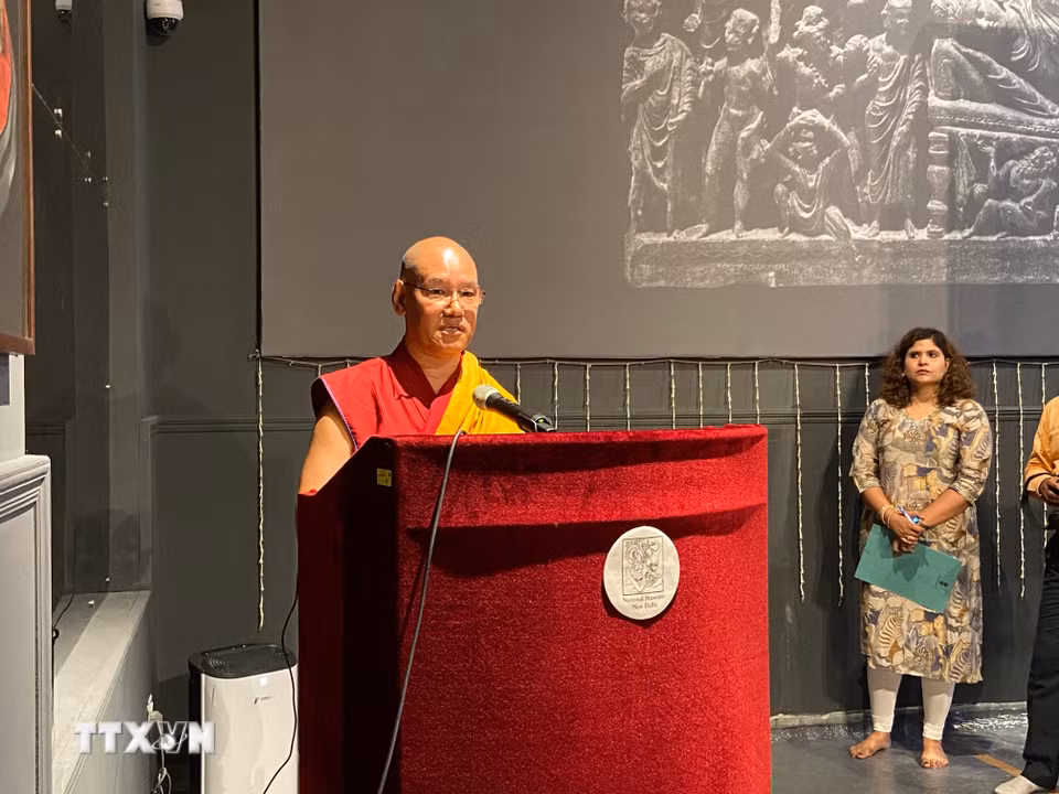 Tổng thư ký Liên đoàn Phật giáo Quốc tế (IBC) Thượng tọa Shartse Khensur Rinpoche Jangchup Choeden phát biểu tại buổi lễ tri ân và tổng kết hành trình cung nghinh Xá lợi Đức Phật từ Ấn Độ sang Việt Nam và trở về. (Ảnh: Quang Trung/TTXVN)