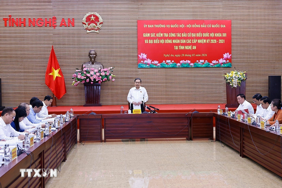 Sáng 28/2, Ủy viên Bộ Chính trị, Chủ tịch Quốc hội Trần Thanh Mẫn, Chủ tịch Hội đồng Bầu cử quốc gia làm trưởng đoàn giám sát, kiểm tra công tác bầu cử làm việc với Ủy ban Bầu cử tỉnh Nghệ An. (Ảnh: Doãn Tấn/TTXVN)