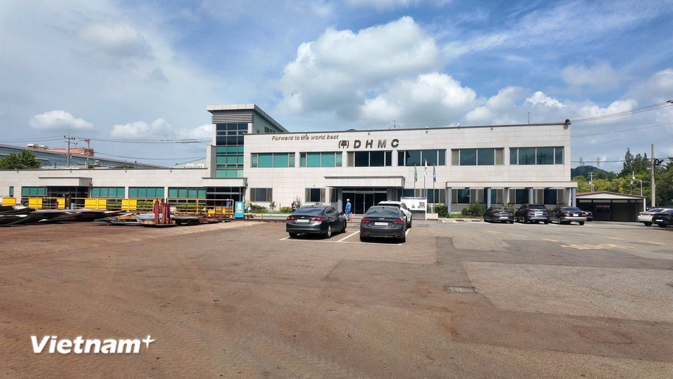 Công ty Dae Heung Marine Corp (DHMC) – một đơn vị thành viên của DH Group, tập đoàn hàng đầu trong lĩnh vực thiết bị đóng tàu, công nghiệp nặng và nghiên cứu phát triển. (Nguồn: Vietnam+)