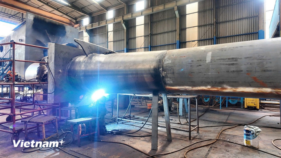 Khu sản xuất các thiết bị và cấu kiện quan trọng cho ngành đóng tàu. (Ảnh: Vietnam+)