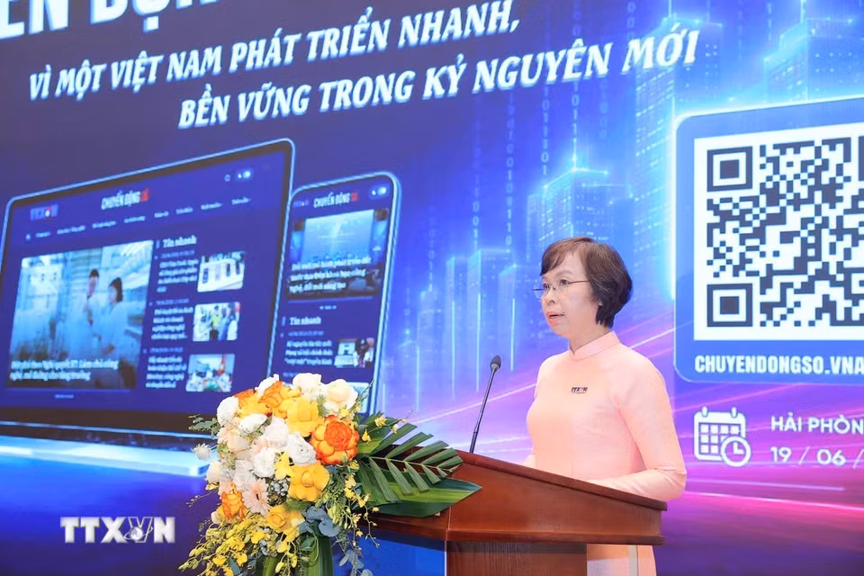 Đồng chí Vũ Việt Trang, Ủy viên Ban Thường vụ Đảng ủy các cơ quan Đảng Trung ương, Phó Trưởng Ban Tuyên giáo và Dân vận Trung ương, Bí thư Đảng ủy, Tổng Giám đốc Thông tấn xã Việt Nam phát biểu tại lễ khai trương chuyên trang thông tin. (Ảnh: Minh Quyết/TTXVN)