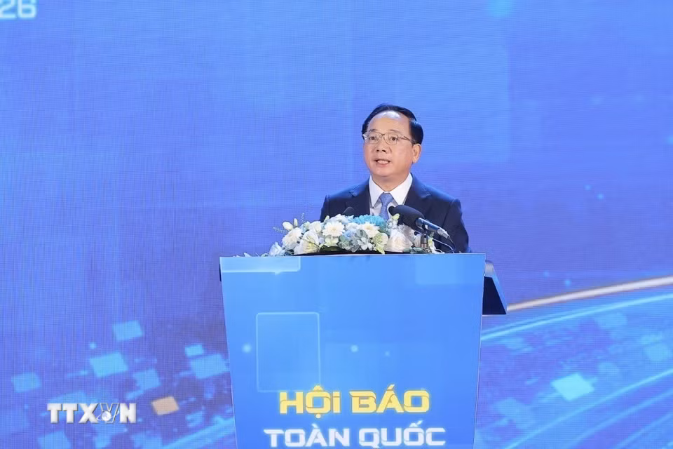 Đồng chí Trịnh Văn Quyết, Ủy viên Bộ Chính trị, Bí thư Trung ương Đảng, Trưởng Ban Tuyên giáo và Dân vận Trung ương phát biểu tại lễ khai mạc Hội báo toàn quốc 2026. (Ảnh: Minh Quyết/TTXVN)