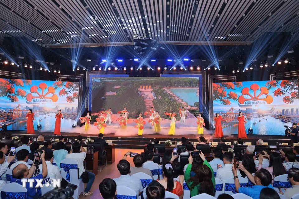 Chương trình nghệ thuật chào mừng khai mạc Hội báo toàn quốc 2026. (Ảnh: Minh Quyết/TTXVN)
