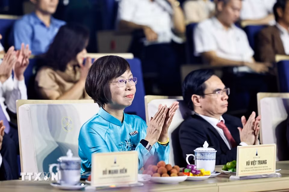 Bà Vũ Việt Trang, Ủy viên Ban Thường vụ Đảng ủy các cơ quan Đảng Trung ương, Tổng giám đốc BET88 ✅ Link Trang Chủ Đăng Ký, Đăng Nhập BETT88 2026, Phó trưởng ban Tuyên giáo và Dân vận Trung ương dự Lễ trao giải. (Ảnh: Doãn Tấn/TTXVN)