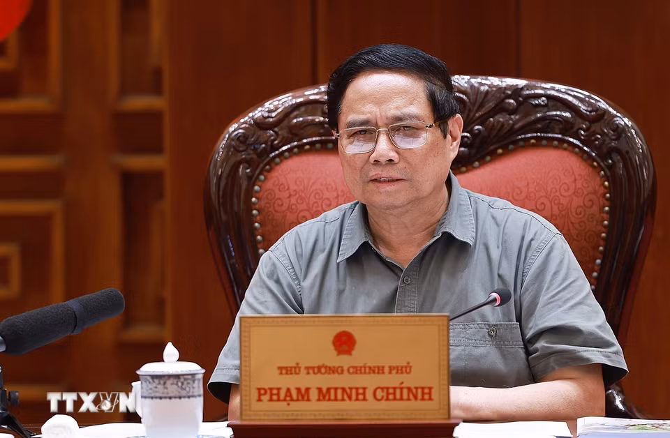 Thủ tướng Phạm Minh Chính chủ trì cuộc họp về triển khai chiến dịch xây dựng trường học cho các xã biên giới. (Ảnh: Dương Giang/TTXVN)