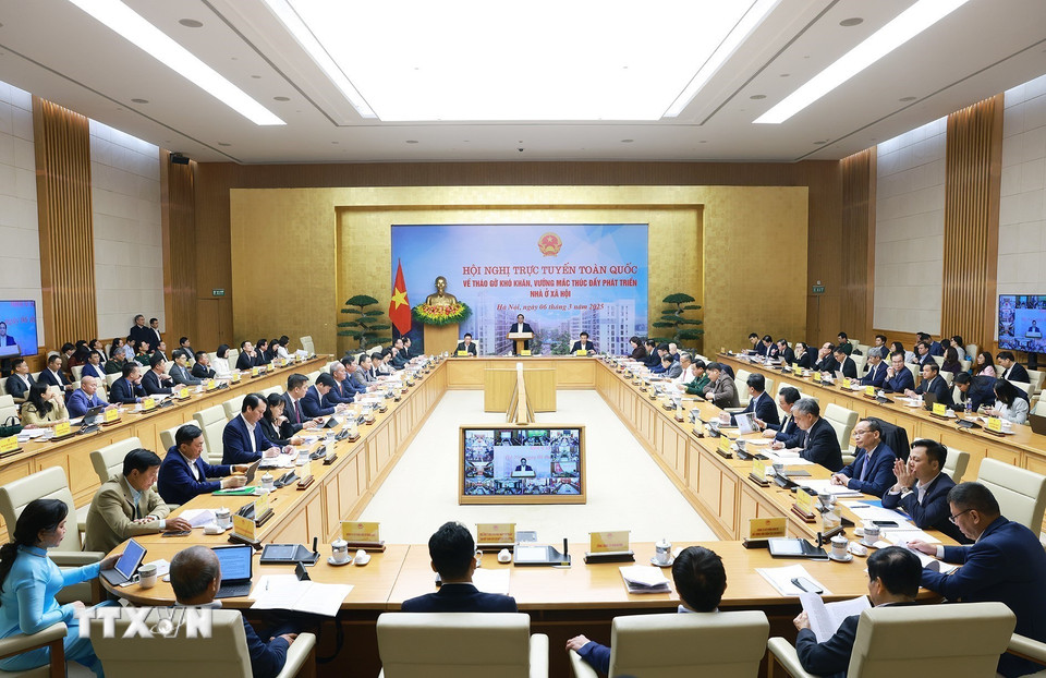 Hội nghị trực tuyến toàn quốc về tháo gỡ khó khăn, vướng mắc thúc đẩy phát triển nhà ở xã hội. (Ảnh: Dương Giang/TTXVN)