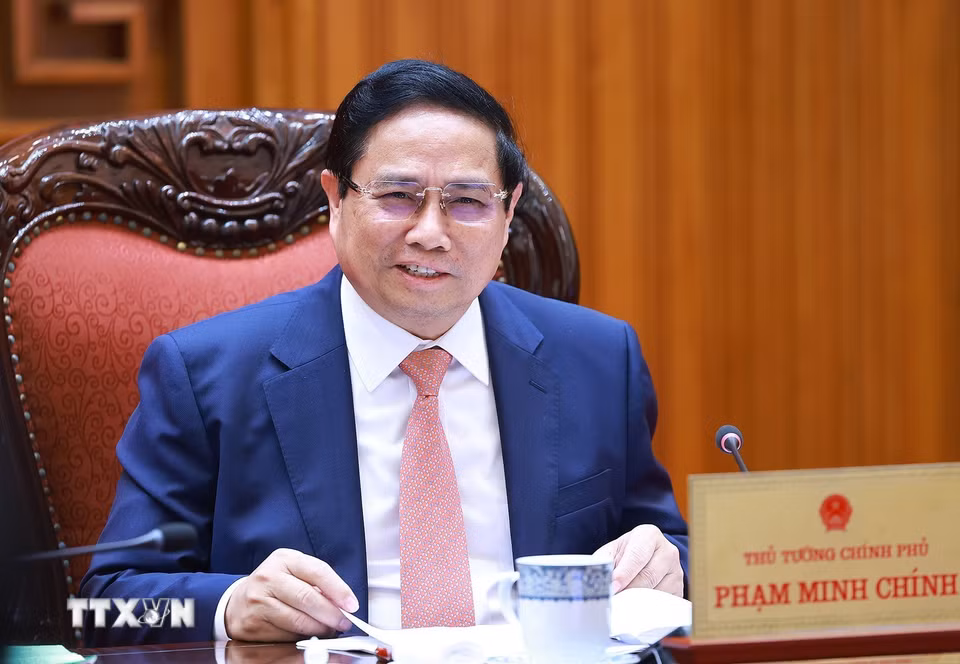 Thủ tướng Phạm Minh Chính chủ trì cuộc họp với với Bộ Giáo dục và Đào tạo; Bộ Y tế. (Ảnh: Dương Giang/TTXVN)