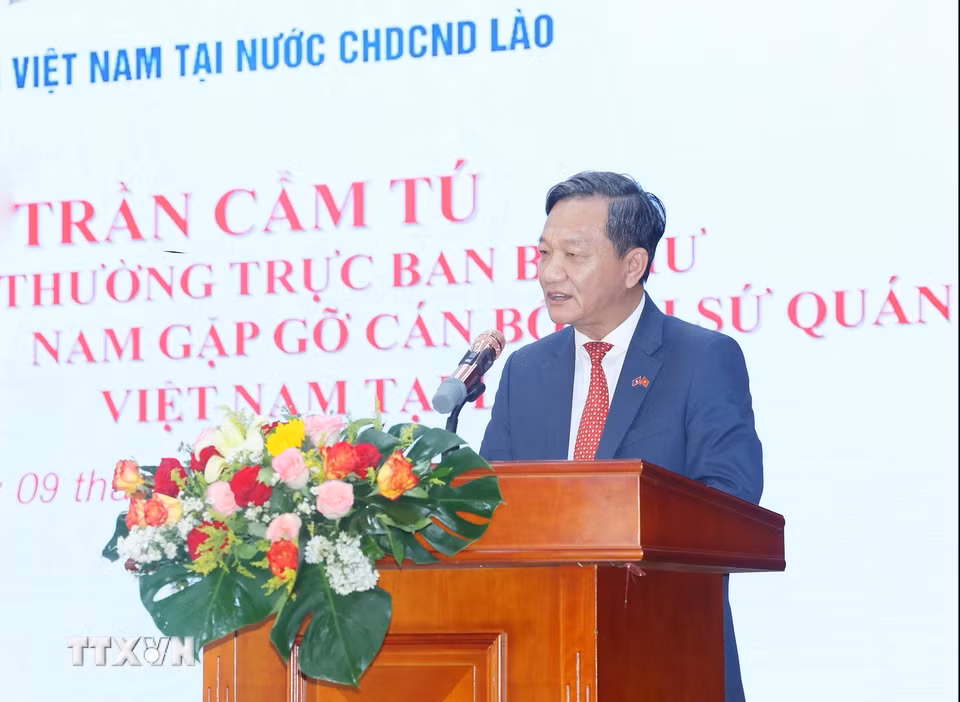 Đại sứ Việt Nam tại Lào Nguyễn Minh Tâm phát biểu tại buổi gặp mặt. (Ảnh: Phương Hoa/TTXVN)