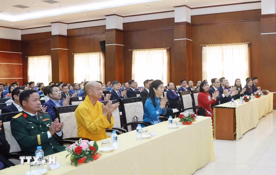 Cộng đồng người Việt tại Lào dự buổi gặp mặt. (Ảnh: Phương Hoa/TTXVN)