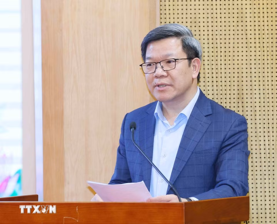 Ông Tống Văn Thanh, Vụ trưởng Vụ Báo chí-Xuất bản, Ban Tuyên giáo và Dân vận Trung ương trình bày báo cáo tại buổi làm việc. (Ảnh: Phương Hoa/TTXVN)