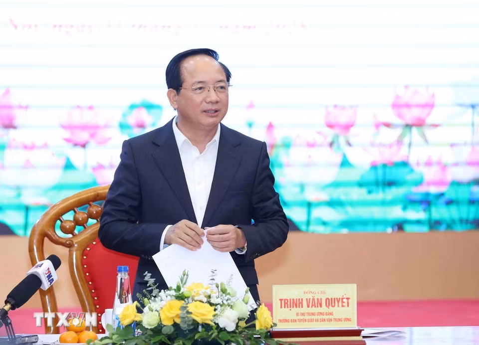 Ông Trịnh Văn Quyết, Bí thư Trung ương Đảng, Trưởng Ban Tuyên giáo và Dân vận Trung ương phát biểu chỉ đạo buổi làm việc. (Ảnh: Phương Hoa/TTXVN)