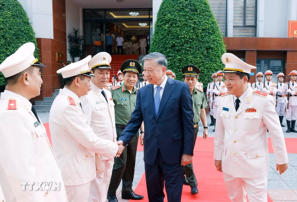 Tổng Bí thư, Chủ tịch nước Tô Lâm thăm, làm việc với Cục Cảnh sát Quản lý trại giam, cơ sở giáo dục bắt buộc, trường giáo dưỡng (Bộ Công an). (Ảnh: Thống Nhất/TTXVN)