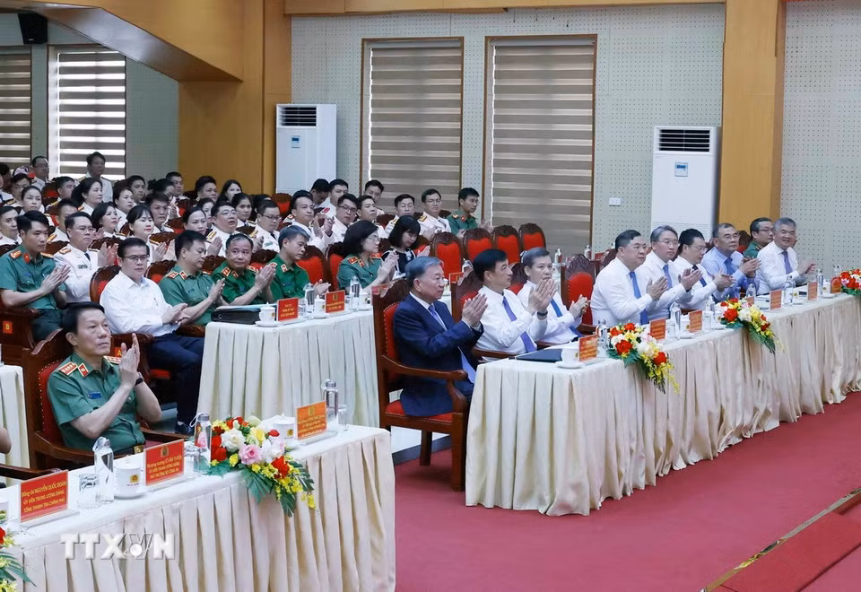 Tổng Bí thư, Chủ tịch nước Tô Lâm và các đại biểu tham dự cuộc làm việc. (Ảnh: Thống Nhất/TTXVN)