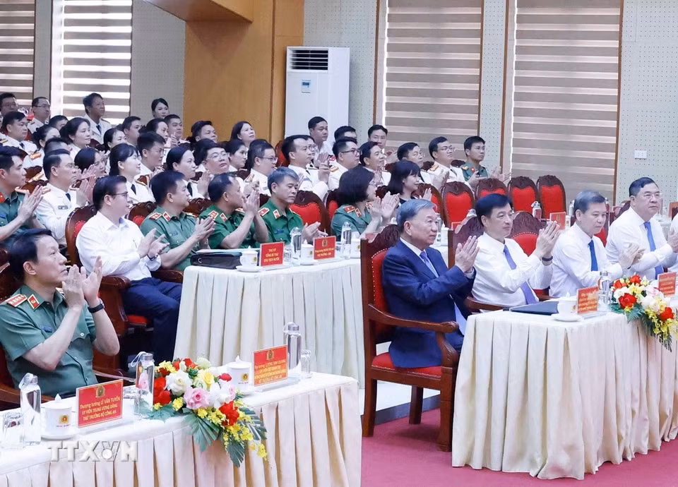 Tổng Bí thư, Chủ tịch nước Tô Lâm và các đại biểu tham dự cuộc làm việc. (Ảnh: Thống Nhất/TTXVN)