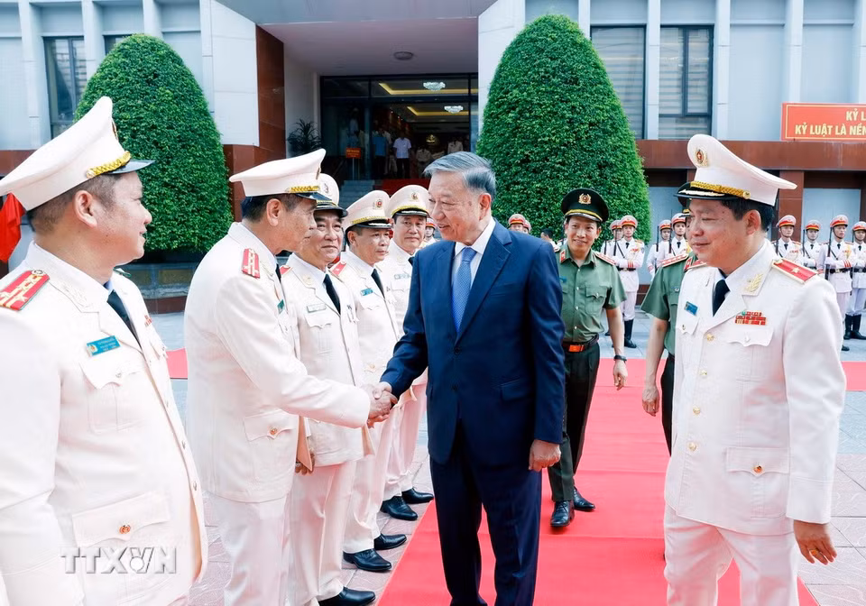 Tổng Bí thư, Chủ tịch nước Tô Lâm thăm, làm việc với Cục Cảnh sát Quản lý trại giam, cơ sở giáo dục bắt buộc, trường giáo dưỡng (Bộ Công an). (Ảnh: Thống Nhất/TTXVN)