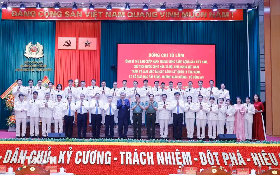 Tổng Bí thư, Chủ tịch nước Tô Lâm và các đại biểu. (Ảnh: Thống Nhất/TTXVN)