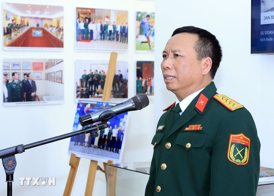 Đại tá Đinh Khắc Hùng, Sư đoàn trưởng Sư đoàn Bộ binh 304 (Quân khu 2) phát biểu. (Ảnh: Tuấn Anh/TTXVN)