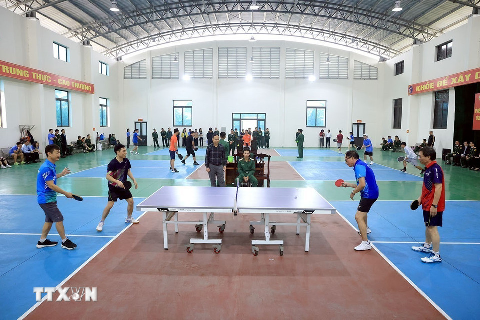 Giao lưu bóng bàn và pickerball giữa hai đơn vị. (Ảnh: Tuấn Anh/TTXVN)