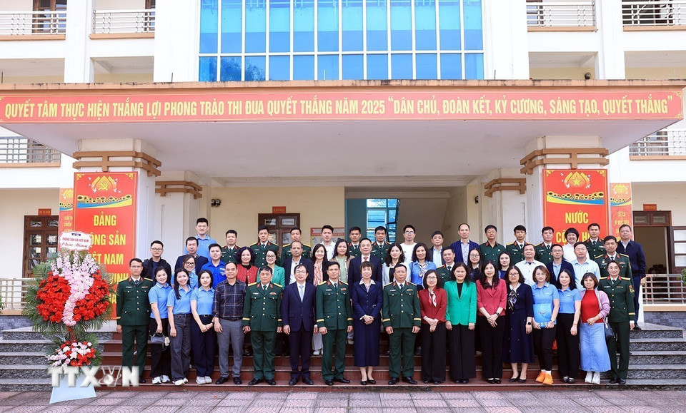 Các đại biểu chụp ảnh chung. (Ảnh: Tuấn Anh/TTXVN)