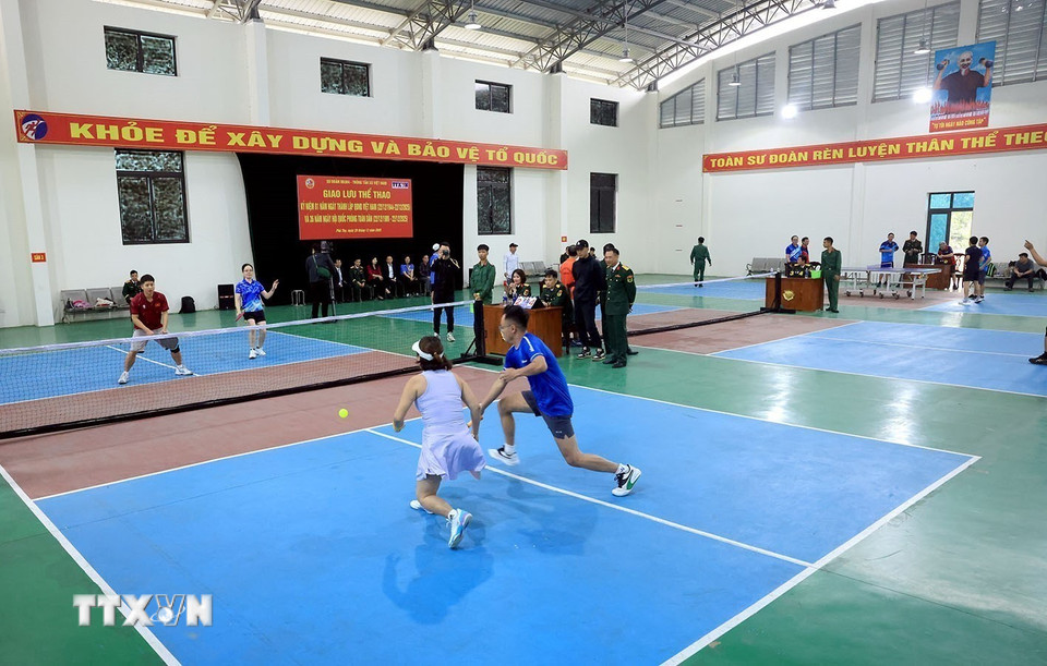 Giao lưu bóng bàn và pickerball giữa hai đơn vị. (Ảnh: Tuấn Anh/TTXVN)